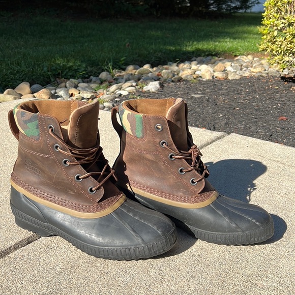 Sorel: Men’s Waterproof Boots, size: 11, never worn.